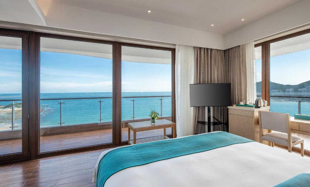 Sanya Dadonghai Seaview Hotel guest room