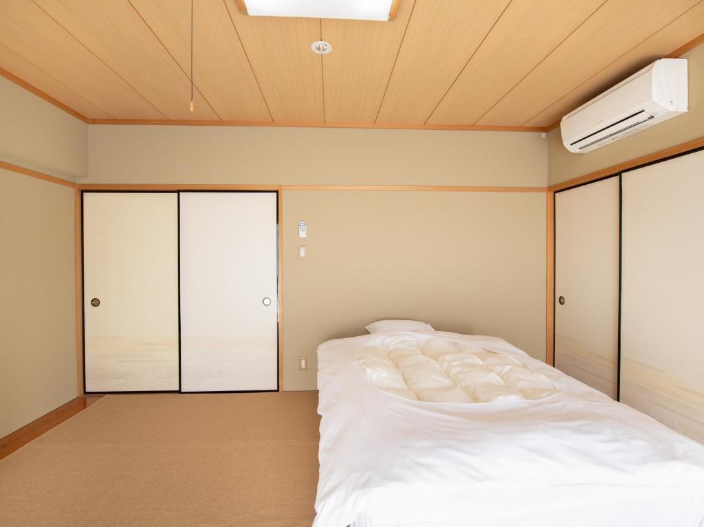 Postel nebo postele na pokoji v ubytování Chateraise Lodge Kasugai