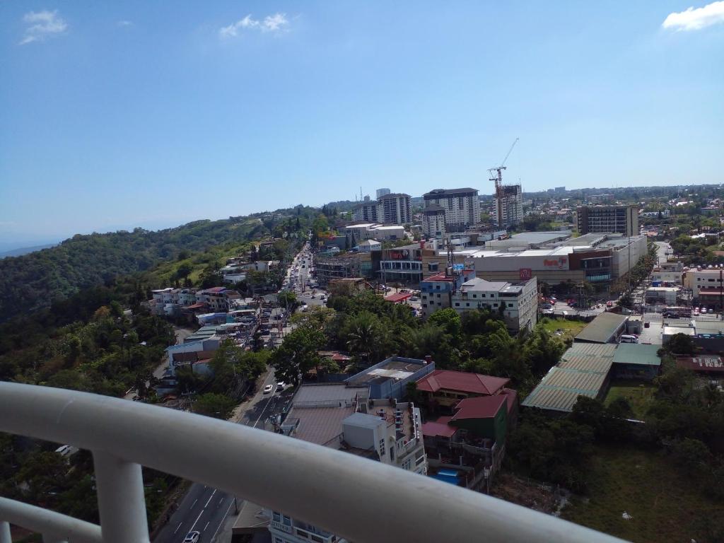 Tagaytay Prime Residences with Swimming Pool & Viewing Deck - Apartment With Balcony