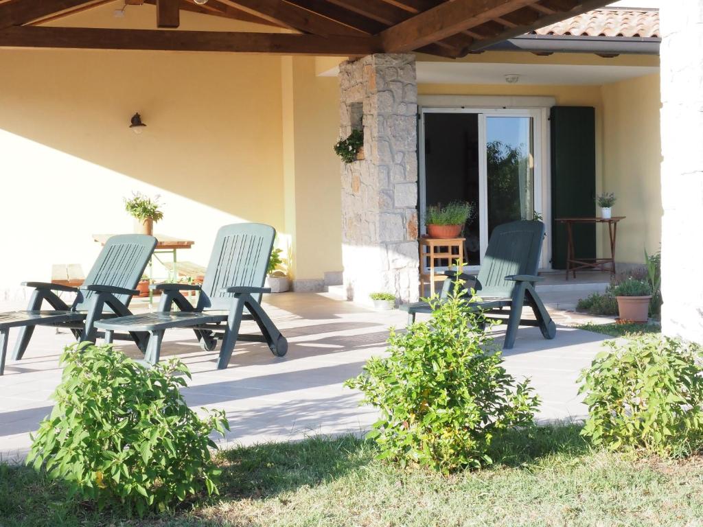 A garden outside Casa vacanze Lepa Vida