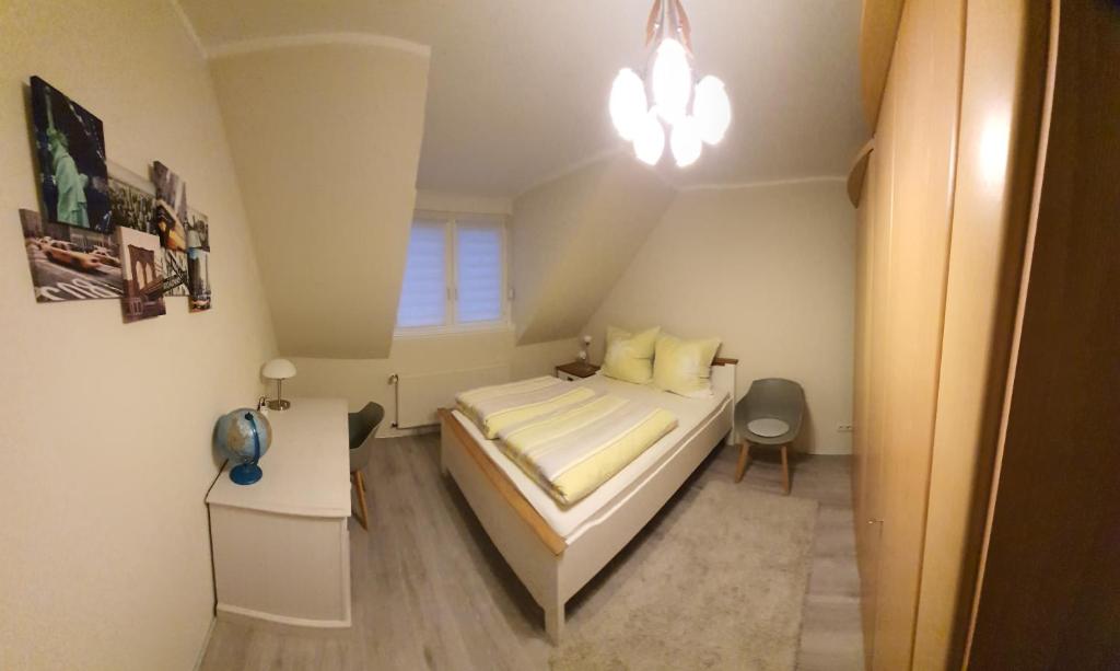Postel nebo postele na pokoji v ubytování Ferienwohnung 24 Oben Rechts 4 Zimmer