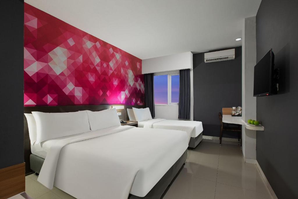 Postel nebo postele na pokoji v ubytování favehotel Simpang Lima - Semarang