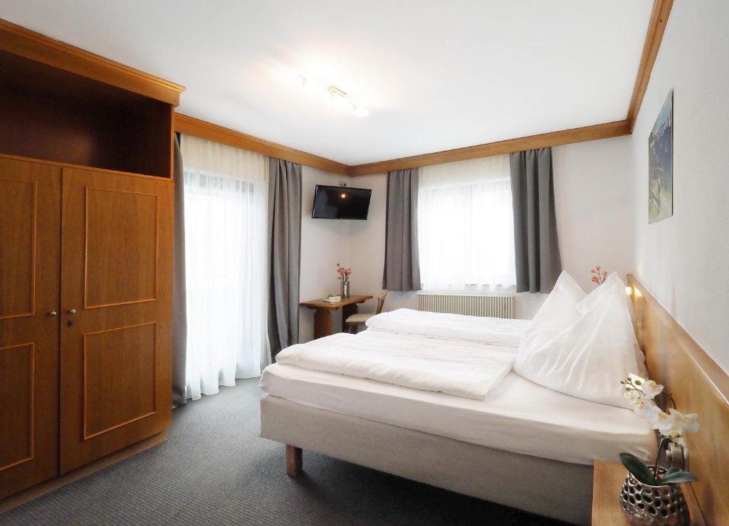 A bed or beds in a room at Pension Anni