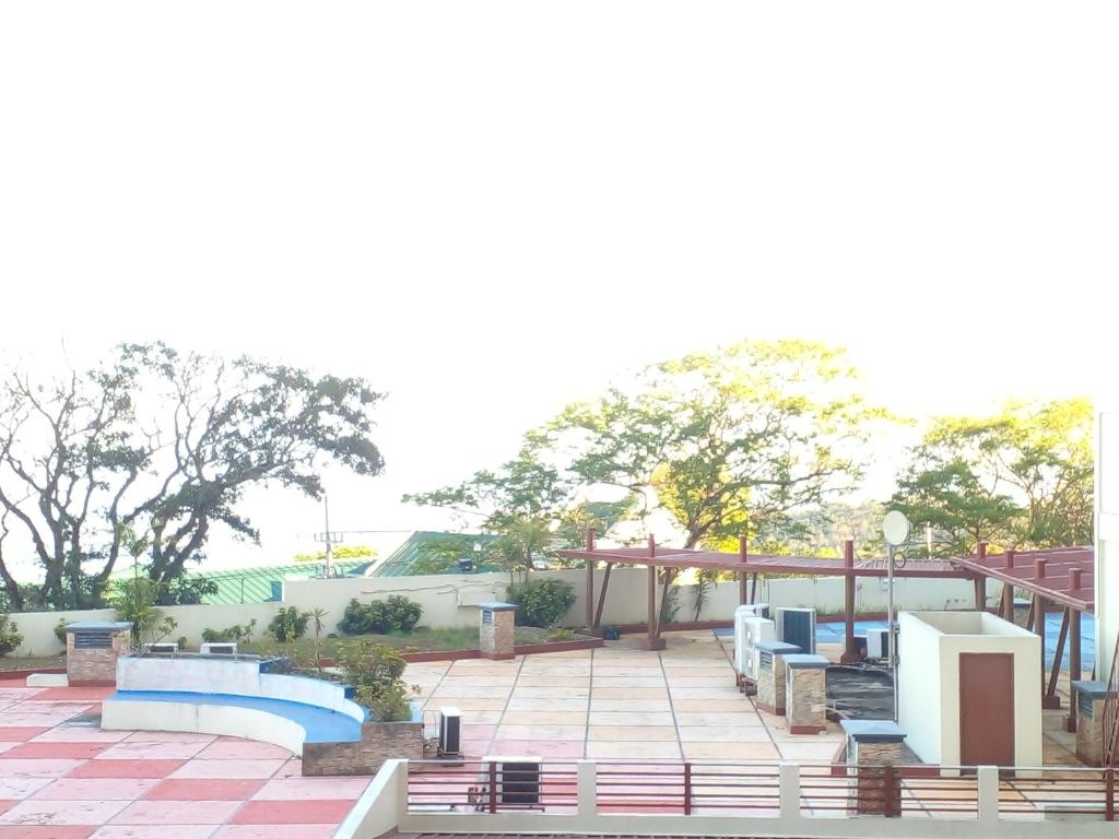 Tagaytay Prime Residences with Swimming Pool & Viewing Deck - Apartment With Lake View