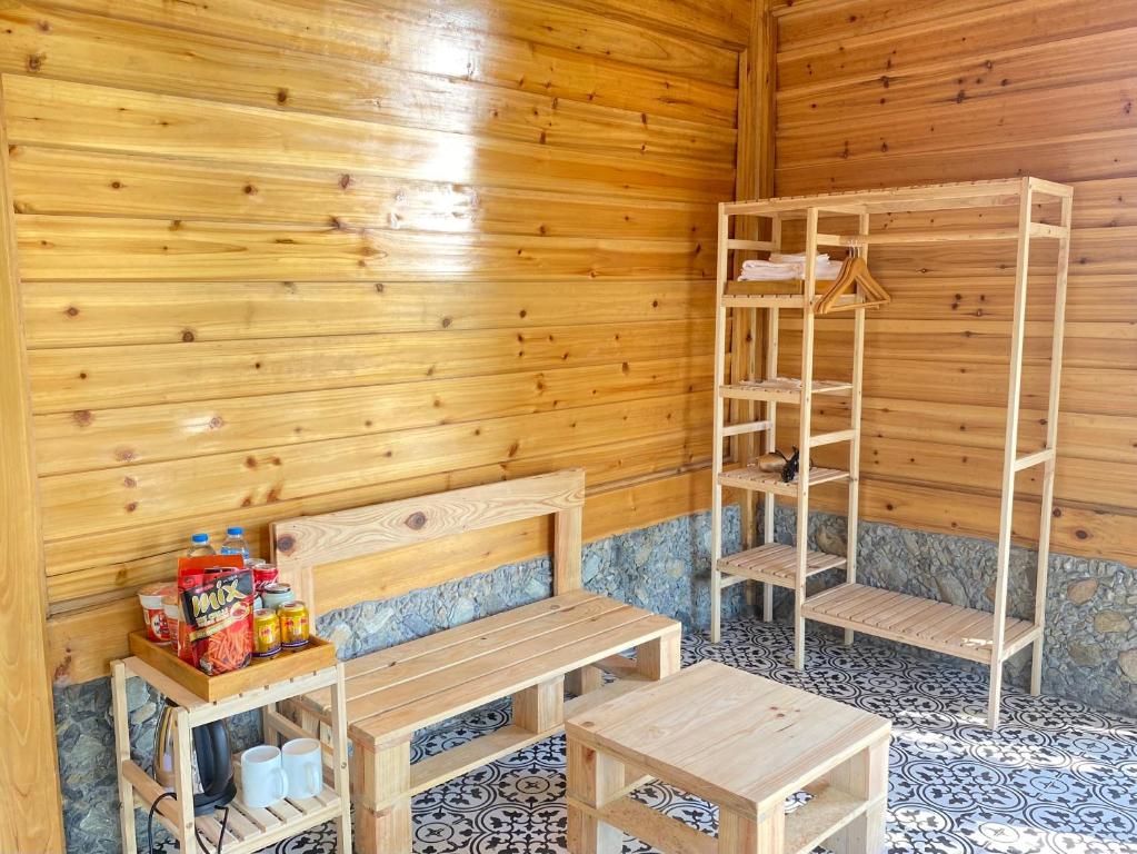 Palanda nebo palandy na pokoji v ubytování May Home Tà Xùa