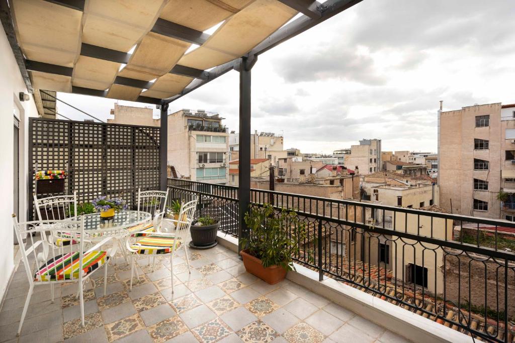 A balcony or terrace at Mirabella spacious studio
