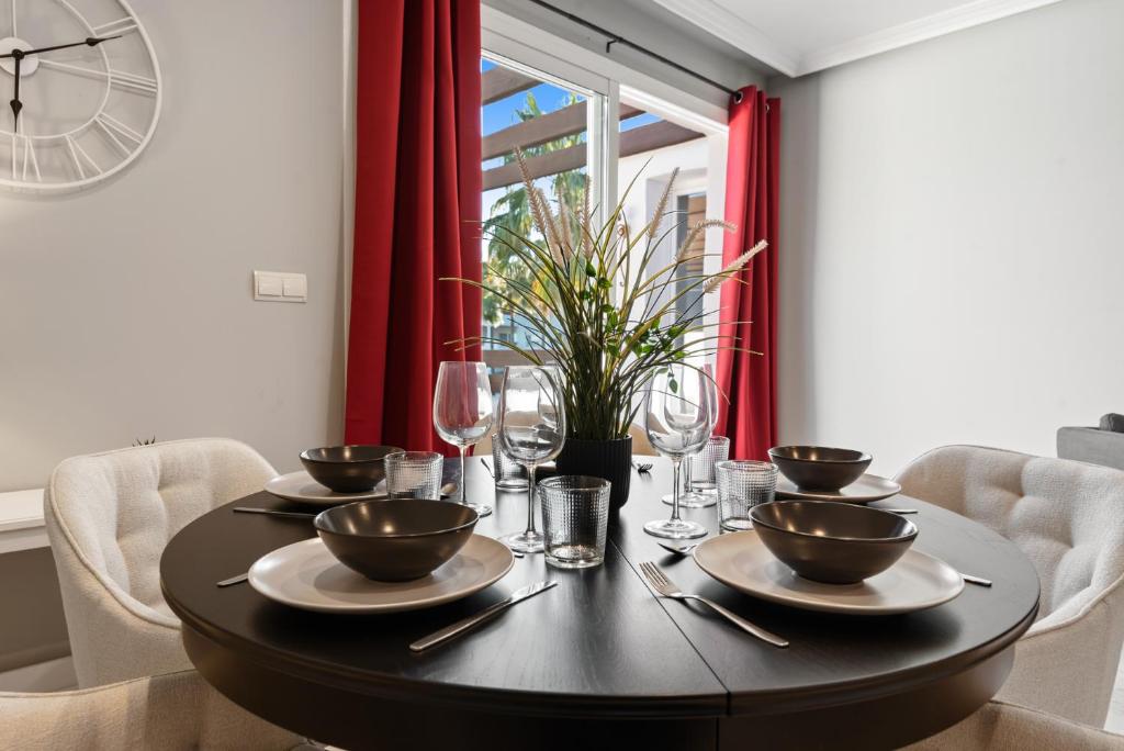 Posedenie v ubytovaní Estepona apartment with terrace and pool by Costarentals - Ref M16