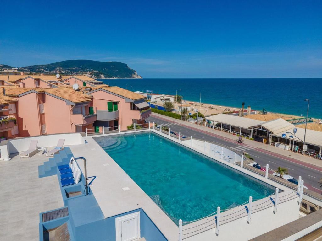 Bazén v ubytování Mia Hotel Numana nebo v jeho okolí