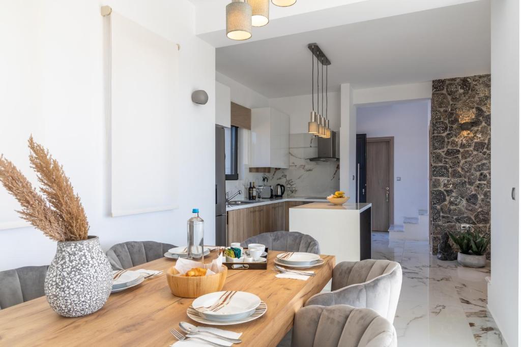 A kitchen or kitchenette at Villa Olivum by PosarelliVillas