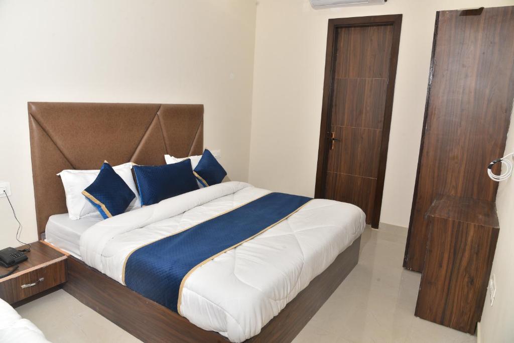 APEX HOTEL - Делукс Тройная комната