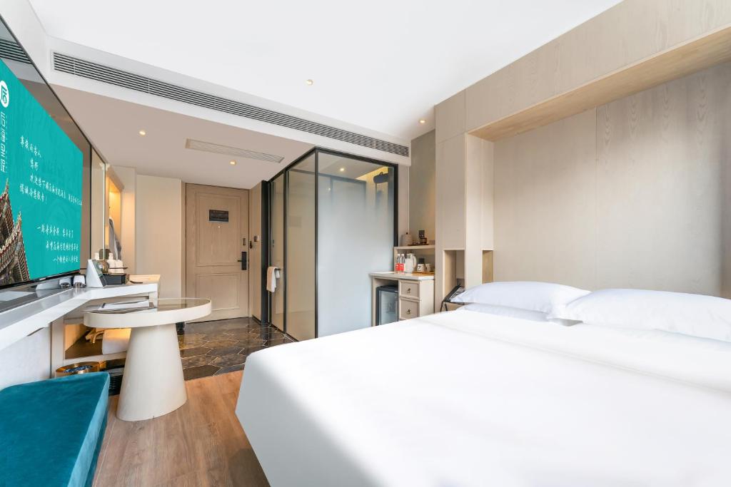 Postel nebo postele na pokoji v ubytování Houhai Hotel
