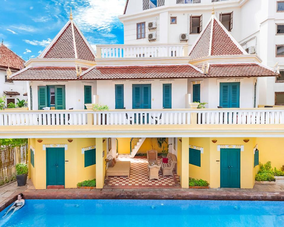 Bazén v ubytování Residence Wat Damnak nebo v jeho okolí