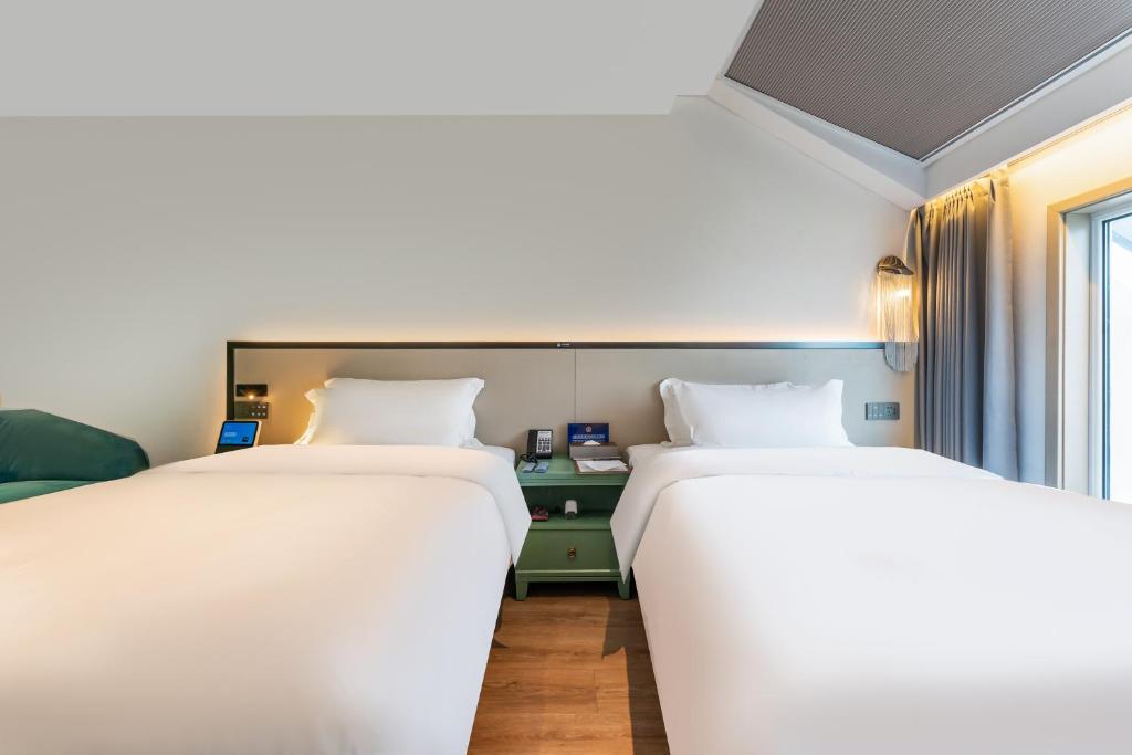 Postel nebo postele na pokoji v ubytování Houhai Hotel
