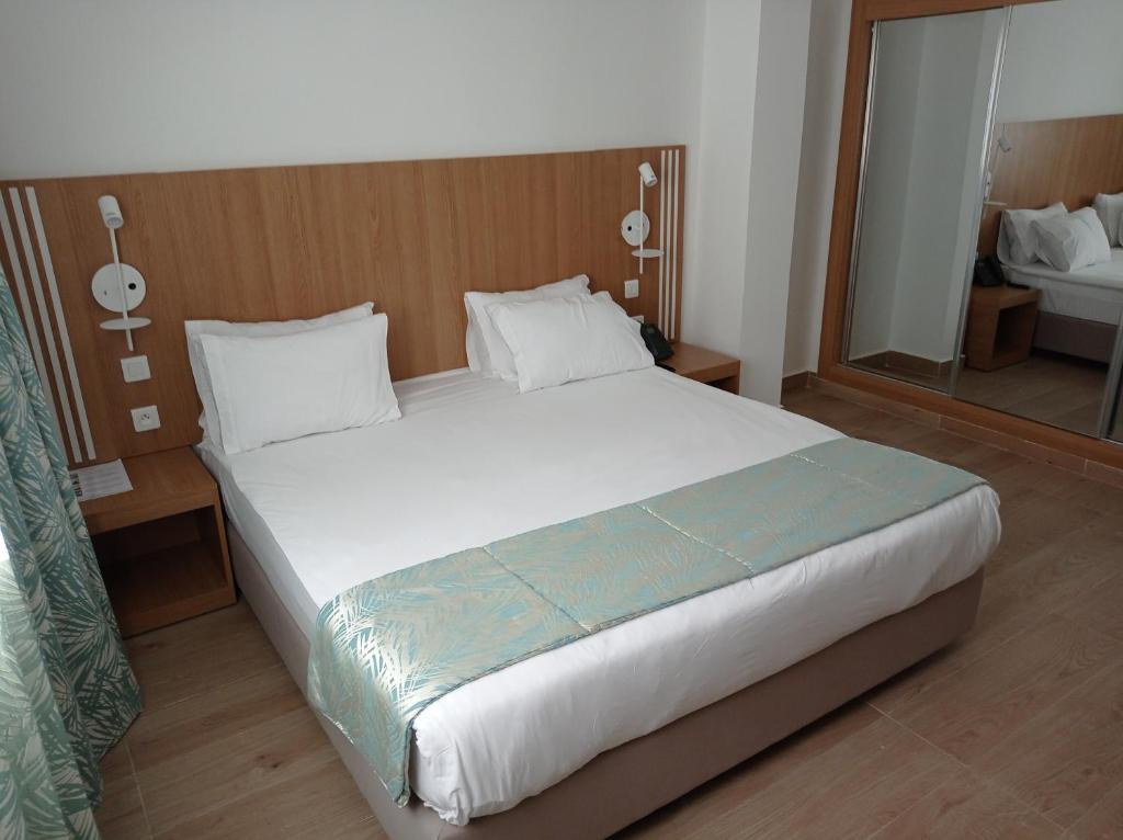 Letto o letti in una camera di Hotel Delphin-Nouadhibou