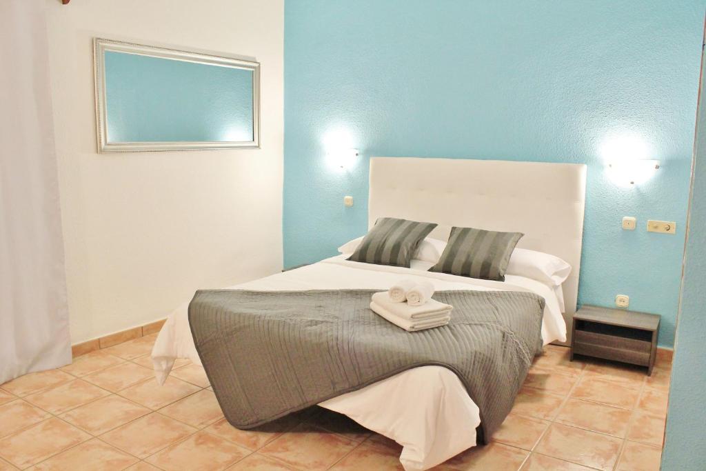 a bedroom with a large bed with two towels on it at Estudio Paraiso del Sur in Playa Paraiso