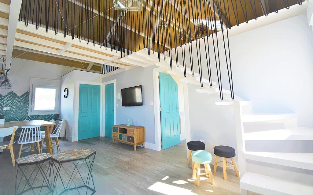 a room with blue doors and a table and chairs at GALIHOST - Apartamentos Mamuela in Ribadumia