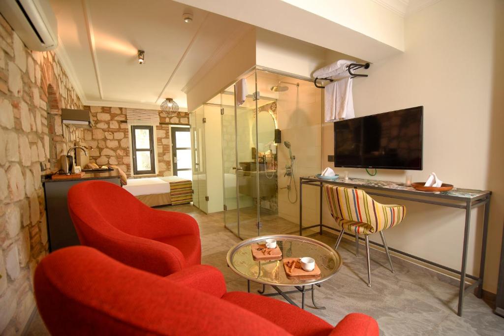 Magnificent Flat with Patio near Hadrian’s Gate