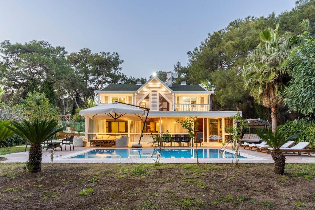 VERY SPECIAL VILLA 6 BDR GREAT for FAMILY REUNIONS