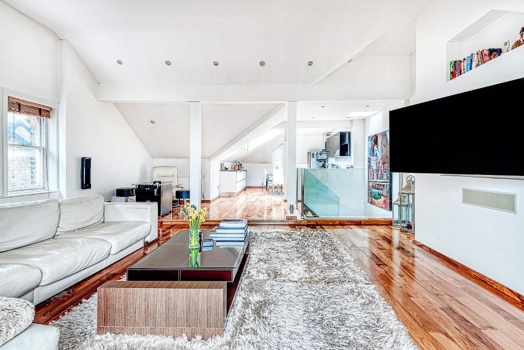 The King of Spades, London (updated prices 2024)