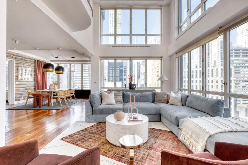 Photo de la galerie de l'établissement Midtown East 5br w balconies nr Central Park NYC-1086, à New York