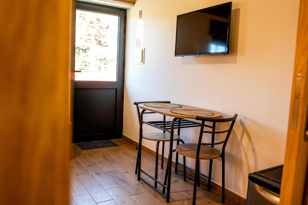 TV a/nebo společenská místnost v ubytování Casa Terraços do Lobo