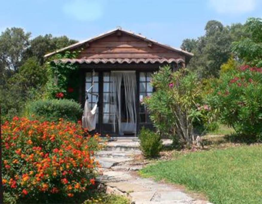 Fotografia z galérie ubytovania Chalet Alzetu v destinácii Cervione