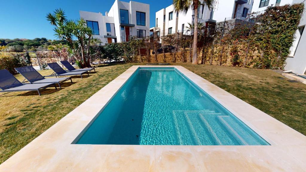 Bazén v ubytování Greenhills Marbella - Art Deco Villa Private Pool nebo v jeho okolí