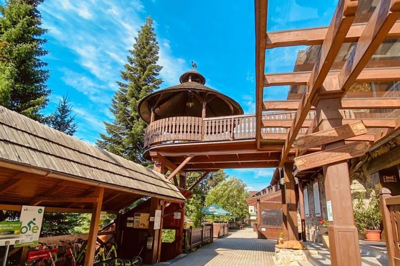 Budova, kde se hotel nachází