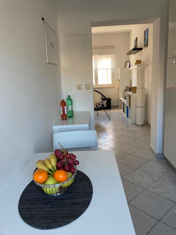Kuchyň nebo kuchyňský kout v ubytování Sea View Apartments