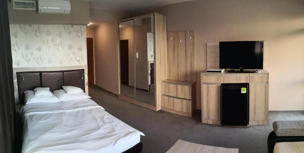 Postel nebo postele na pokoji v ubytování euroHOTEL Primorsko