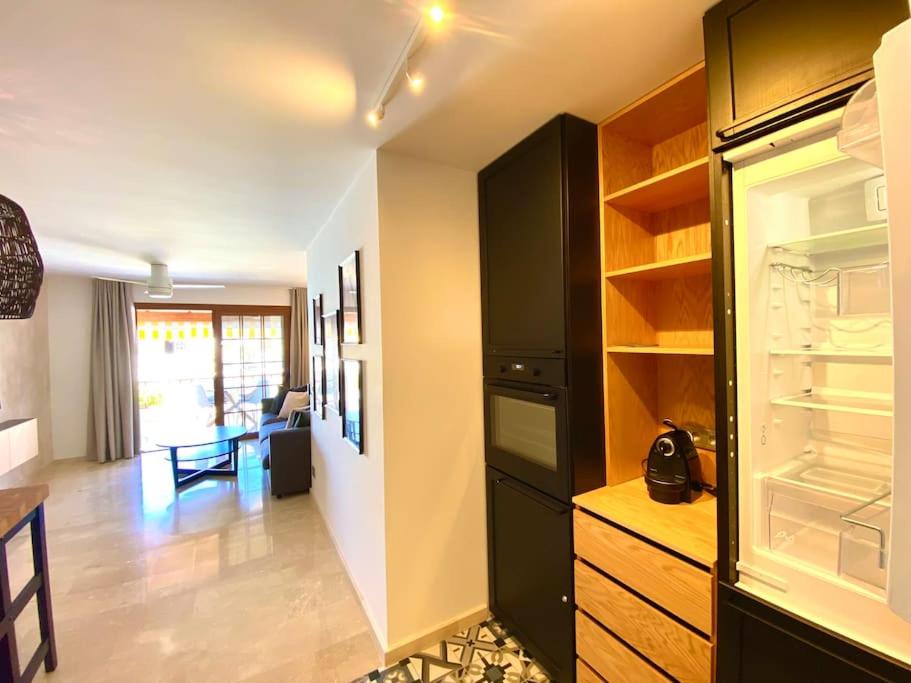 Fotografia z galérie ubytovania Stylish & Modern 1 bedroom suite on frontline of Playa del Duque v destinácii Adeje