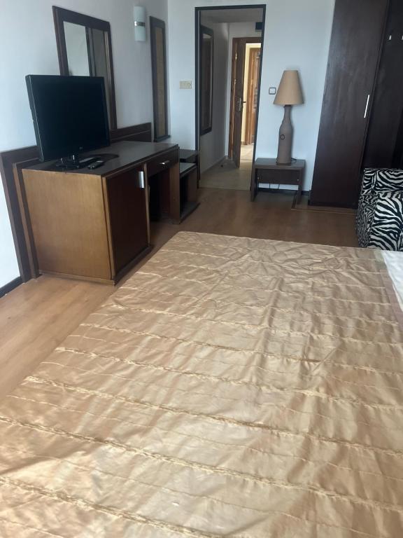 Deluxe Double or Twin Room with Balcony (2 Adults + 1 Child)