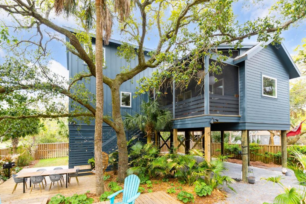 1018 E Ashley The Treehouse Newly Built Minutes to the Beach