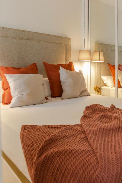 Postel nebo postele na pokoji v ubytování Apartamentos Martalia Marbella Banús