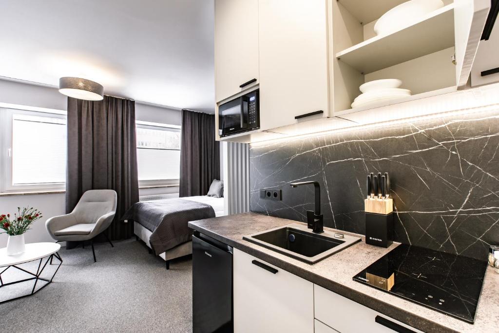 TV a/nebo společenská místnost v ubytování K20 Apartamenty Łódź - Dostęp na Kod