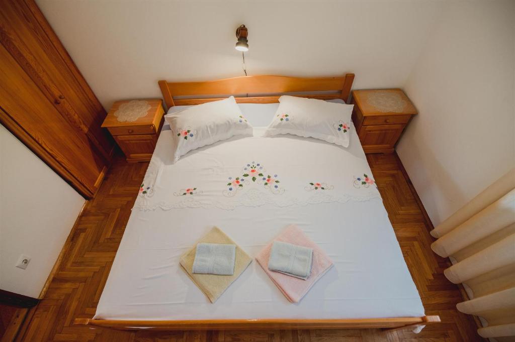 Postel nebo postele na pokoji v ubytování Apartments Antun