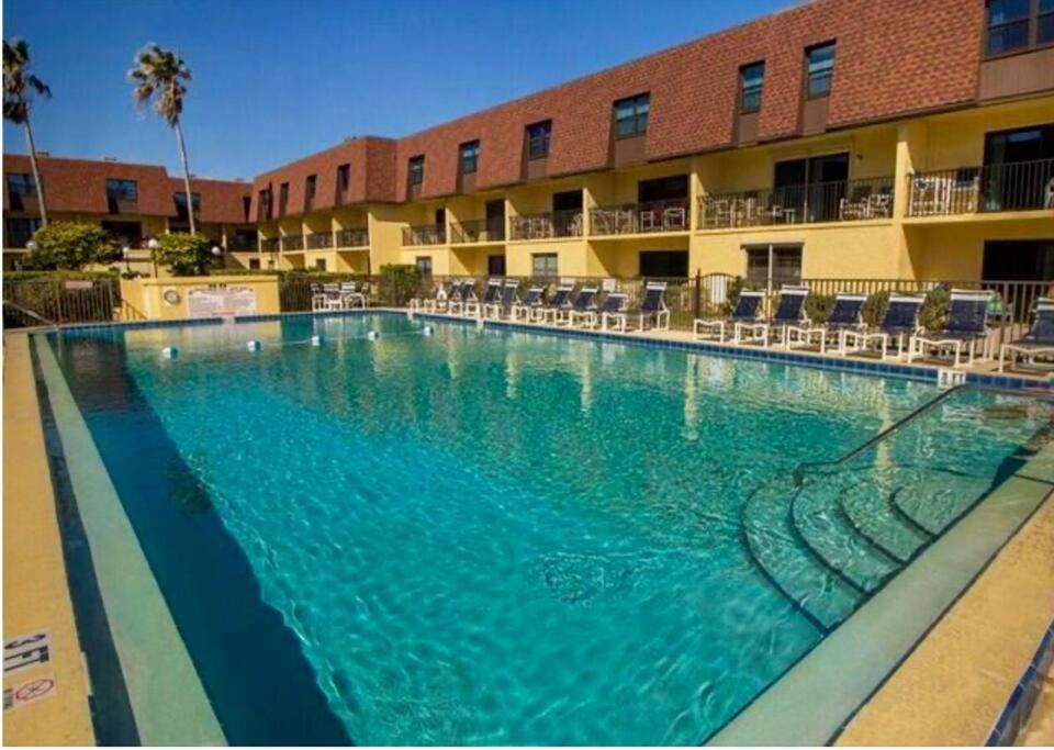 Πισίνα στο ή κοντά στο Condo By The Sea!