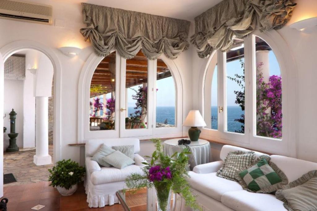 A seating area at Estate4home - Villa San Montano
