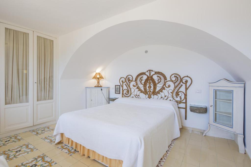 A bed or beds in a room at Estate4home - Villa San Montano
