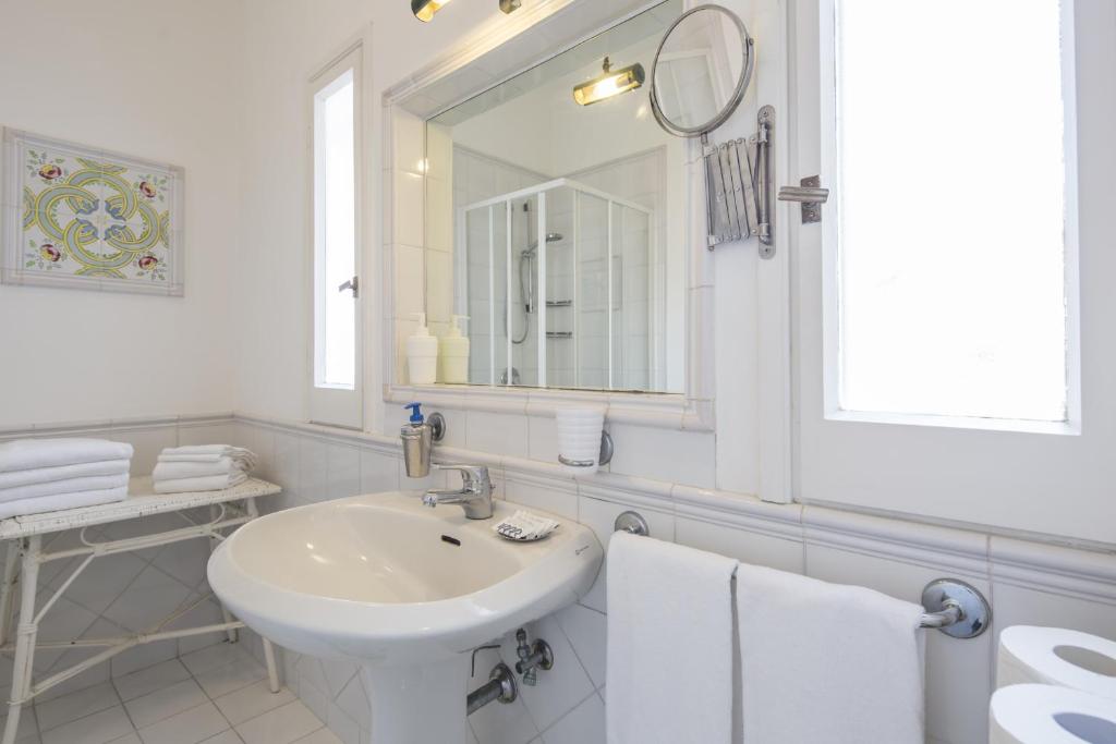 A bathroom at Estate4home - Villa San Montano