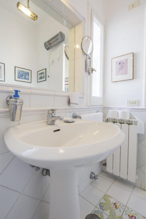 A bathroom at Estate4home - Villa San Montano