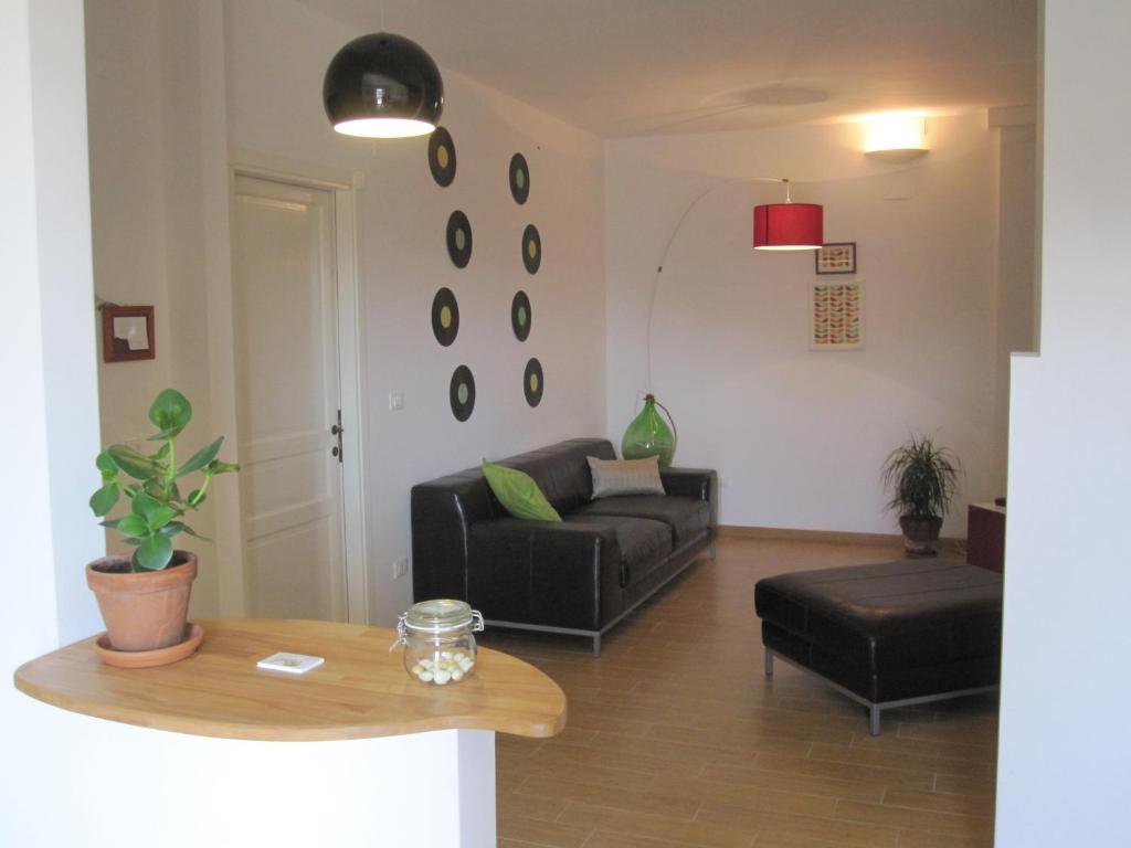 a living room with a couch and a table at Magnolia B&B in Citta' Sant'Angelo