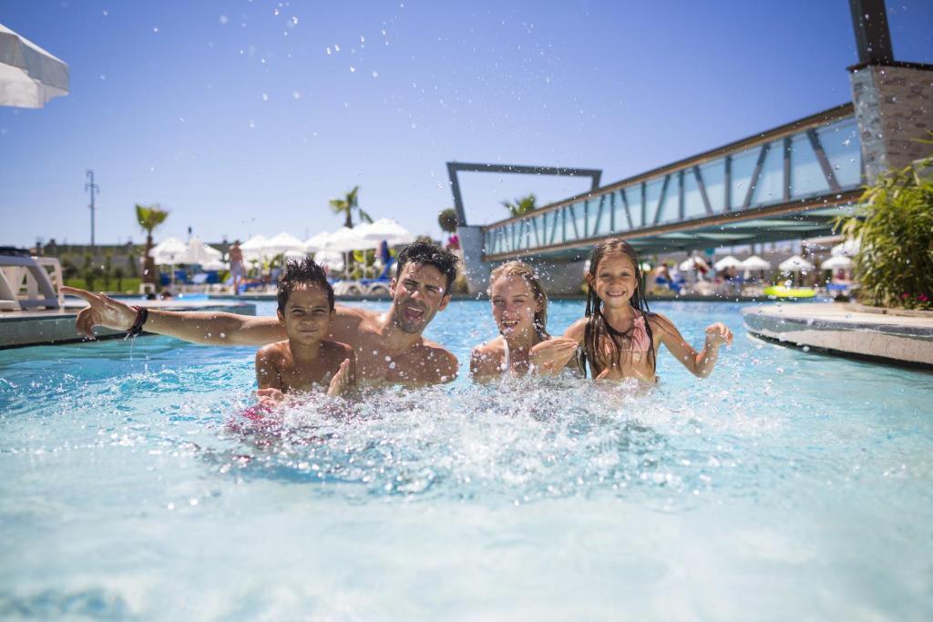 Bazén v ubytování Terrace Elite Resort Ultra All Inclusive nebo v jeho okolí