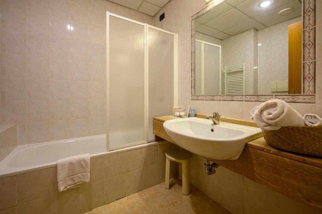 Koupelna v ubytování Hotel Torre Di Pratolungo