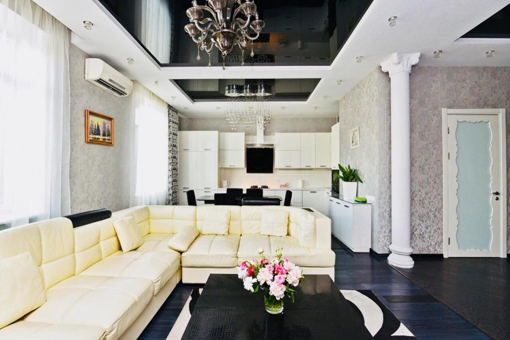 Premium Rent in Kiev Centre - Kiev - Two-Bedroom Apartment - Proreznaya Street 4