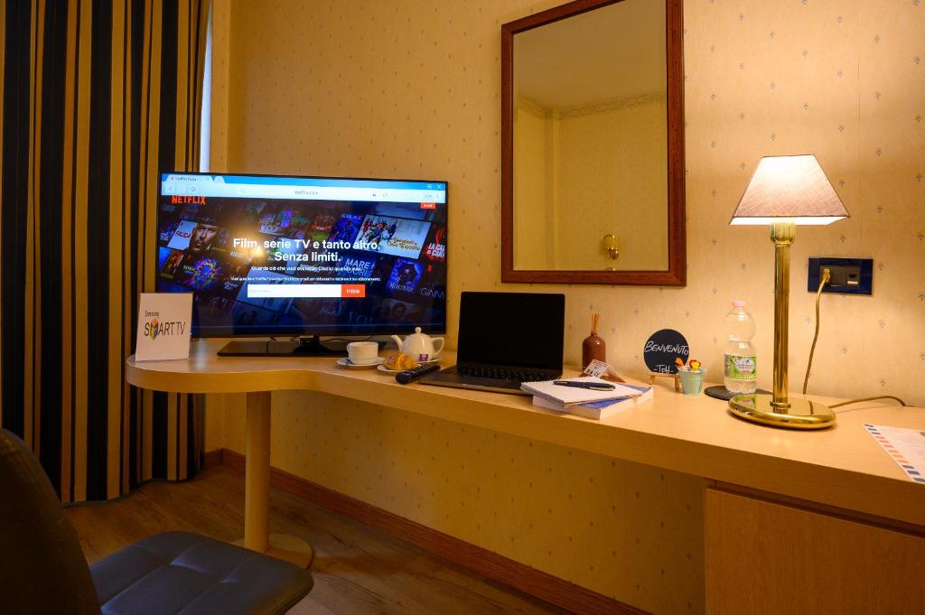 TV a/nebo společenská místnost v ubytování Hotel Torre Di Pratolungo