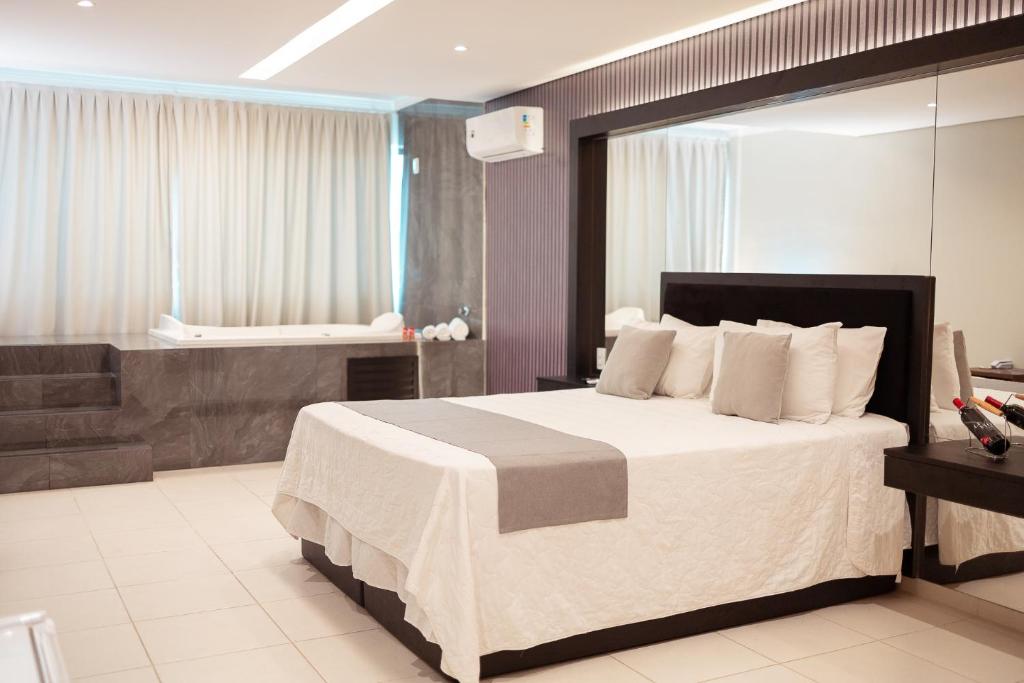 A bed or beds in a room at Miami Hotel by H Hotéis - Business