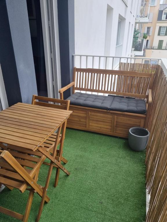 Balkón alebo terasa v ubytovaní Appartement cosy et équipé