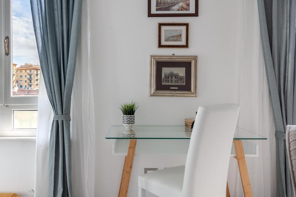 Kép Lungarno Elegant Apartment with Panoramic Balcony szállásáról Pisában a galériában