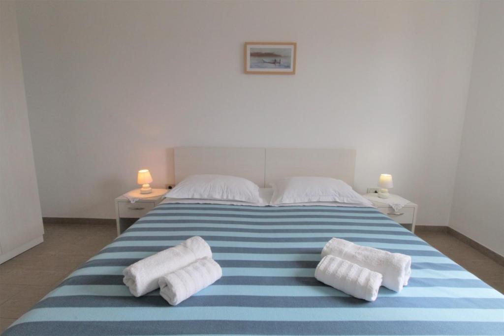 Posteľ alebo postele v izbe v ubytovaní Apartment with pool Albina 3